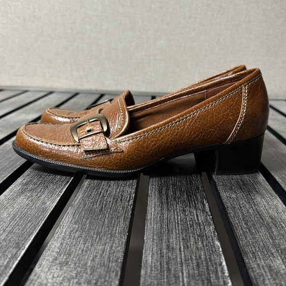 Liz Claiborne leather heels - Picture 3 of 6